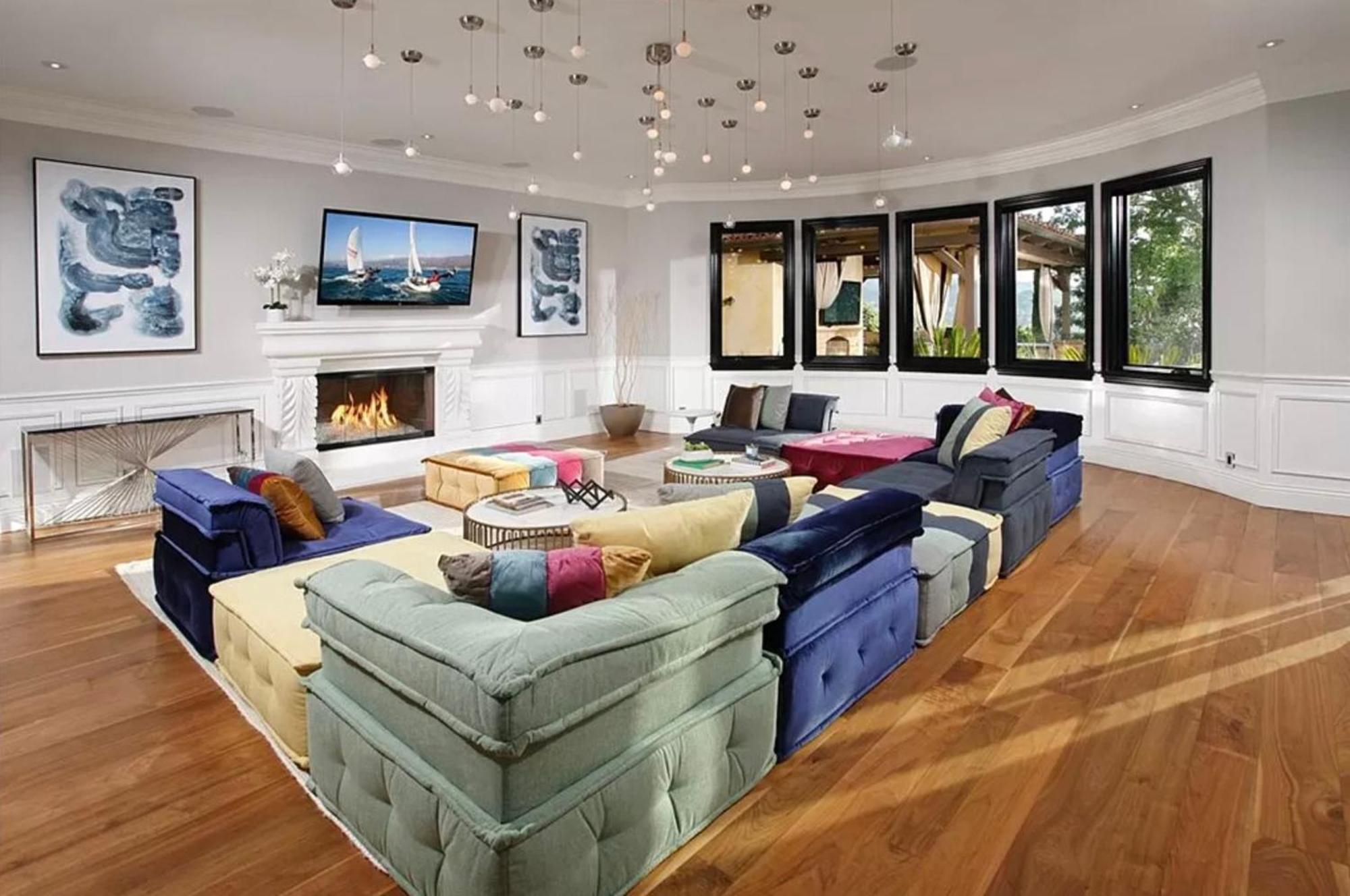 Majestic 6br Mediterranean Mansion With Valley Views & Movie Theater Villa Los Angeles