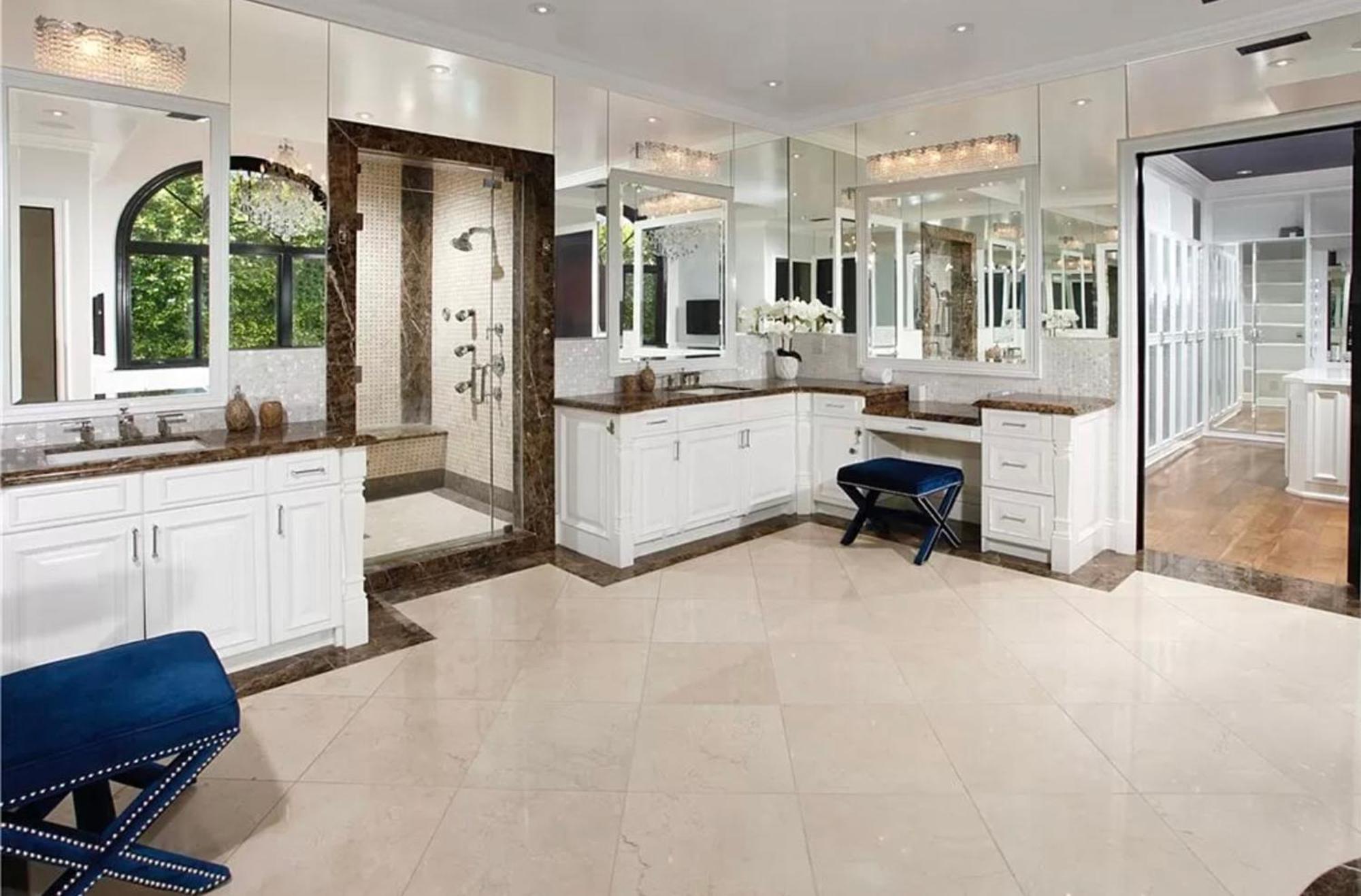 Majestic 6br Mediterranean Mansion With Valley Views & Movie Theater *